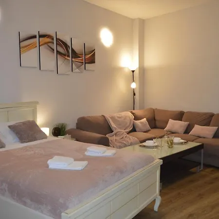Romantic Studio Apt-Great Location- City Center-Free Parking-Self Check-In- Till Old Town 20 Min Riga Exterior photo