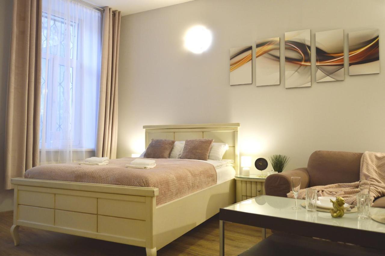 Apartment Romantic Apt-great Location- Center-free Parking-self Check-in- Old Town 20 Min Riga