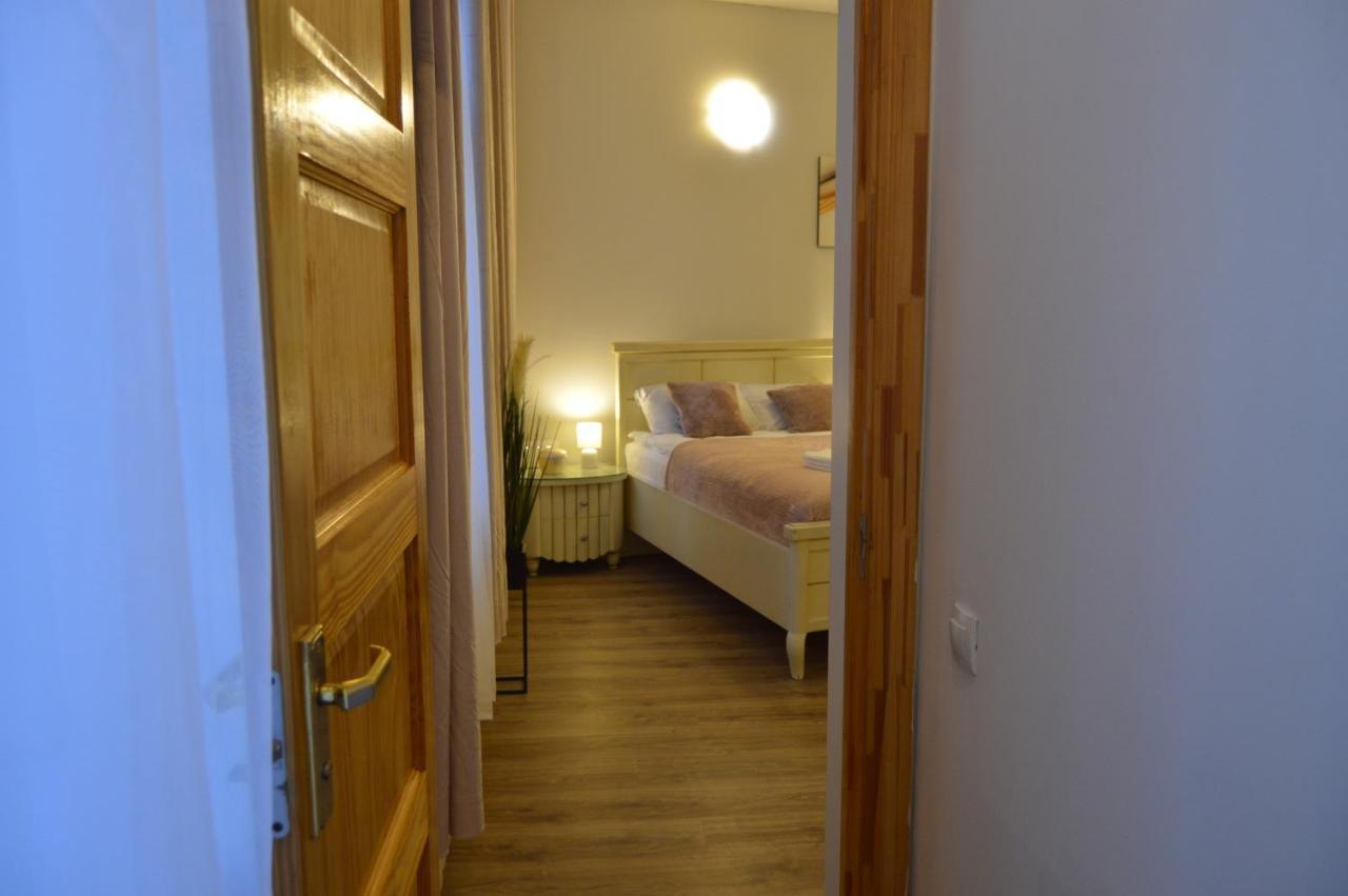Lägenhet Romantic Apt-great Location- Center-free Parking-self Check-in- Old Town 20 Min Riga