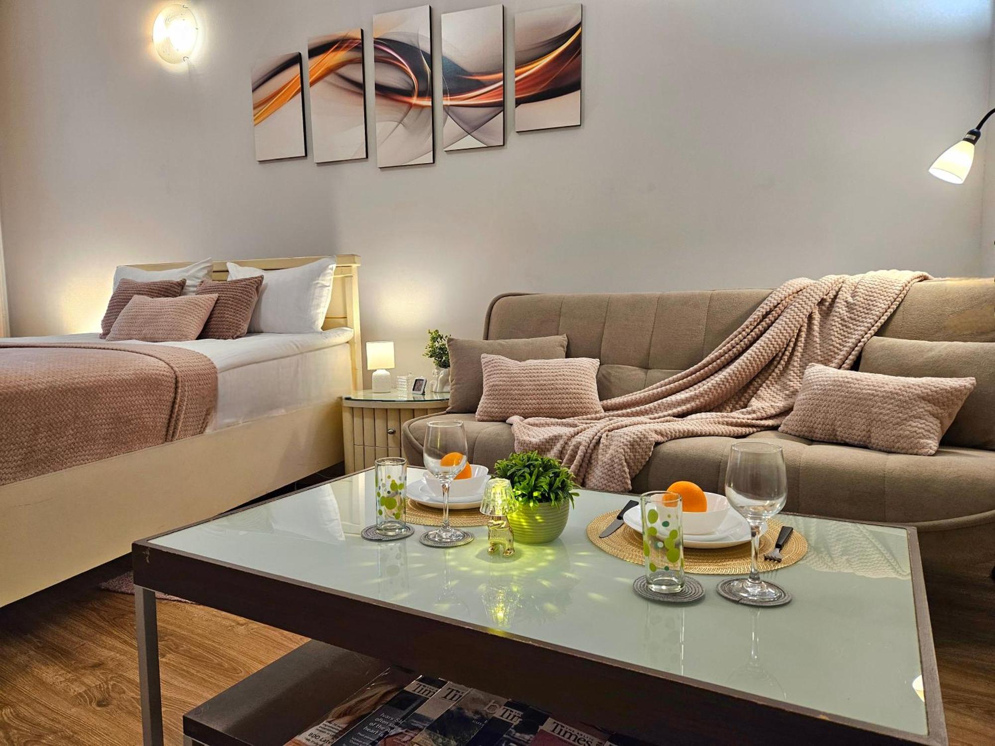 Lägenhet Romantic Apt-great Location- Center-free Parking-self Check-in- Old Town 20 Min Riga