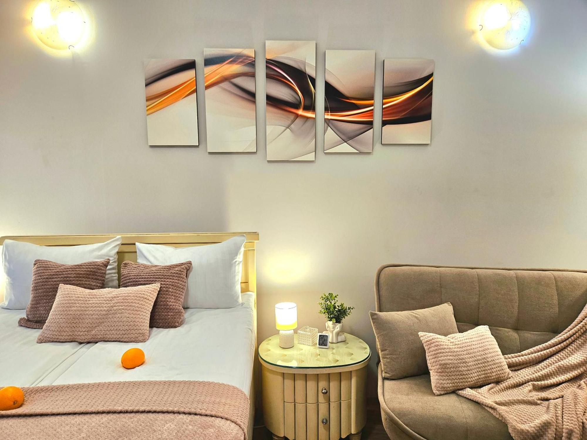 Romantic Apt-great Location- Center-free Parking-self Check-in- Old Town 20 Min Lägenhet Riga